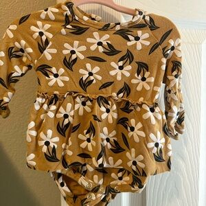 Spearmint Love Daisy bodysuit